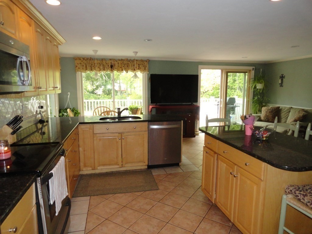 11 Rosenfeld Road Millis, MA 02054 - Photo 9 of 37 Gallery Image 9