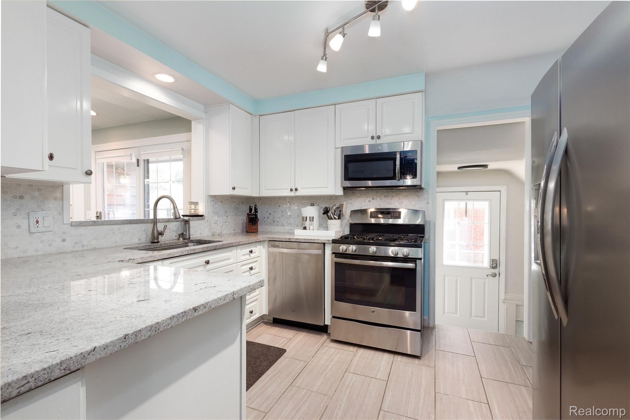 2914 Bamlet Road Royal Oak, MI 48073 - Photo 7 of 21 IMG_0788-Edit.jpg