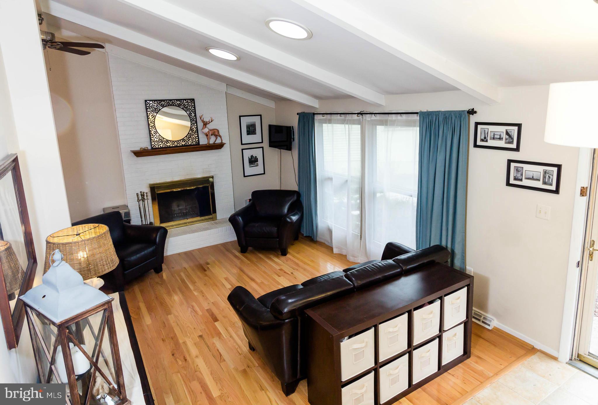 11565 Embers Court Reston, VA 20191 - Photo 14 of 25 Living Room
