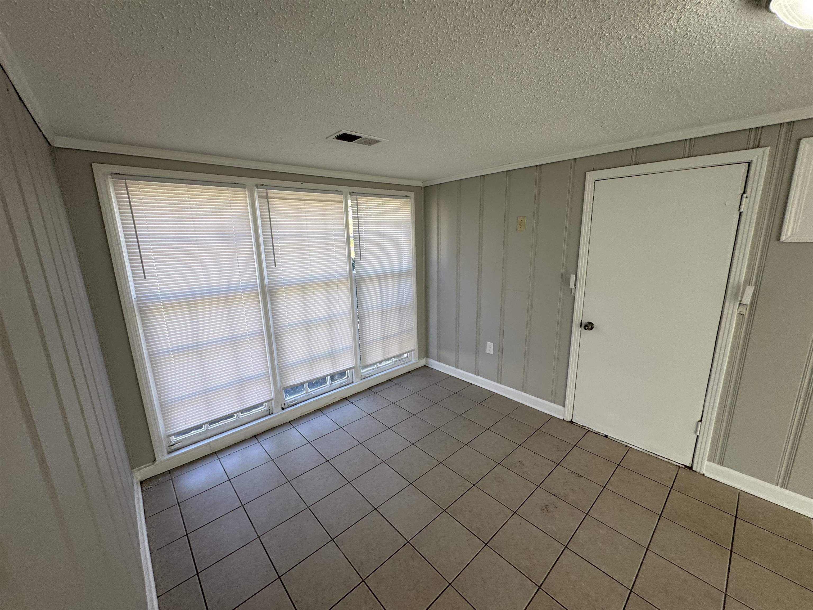 4125 Michael Road Memphis, TN 38116 - Photo 3 of 11 a view of an empty room and window