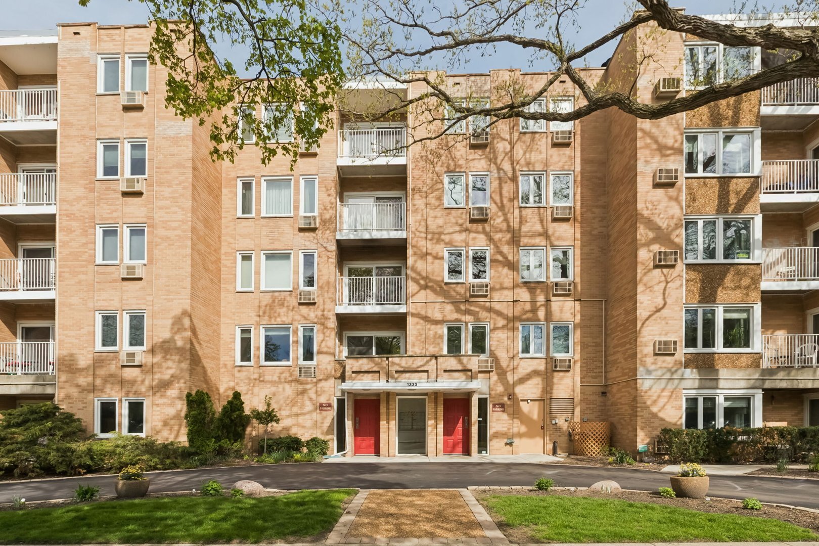 1333 Maple Avenue, Unit 5D Evanston, IL 60201 - Photo 2 of 31