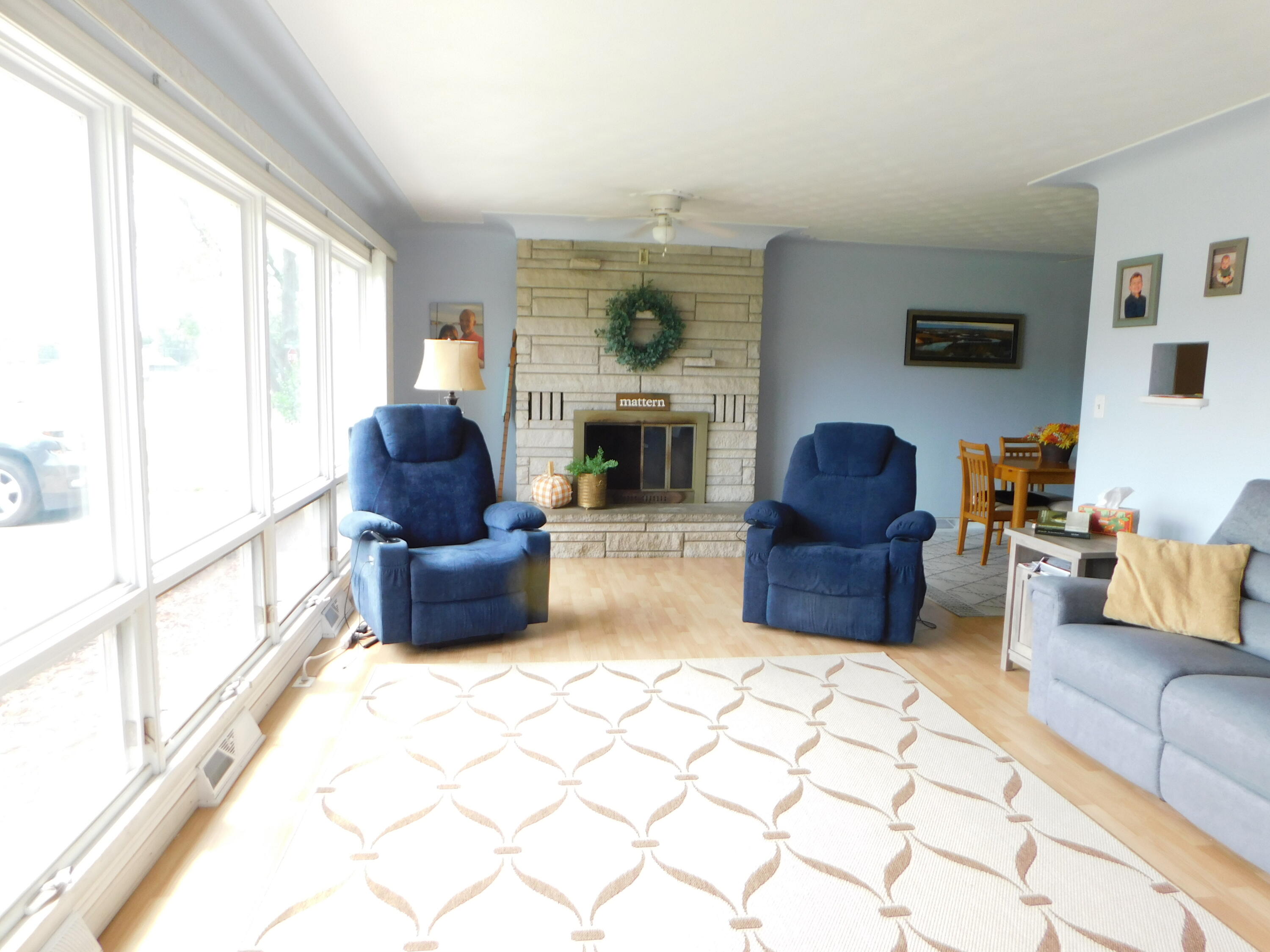 310 West Edgar Bergen Boulevard Decatur, MI 49045 - Photo 3 of 28 LIVING ROOM