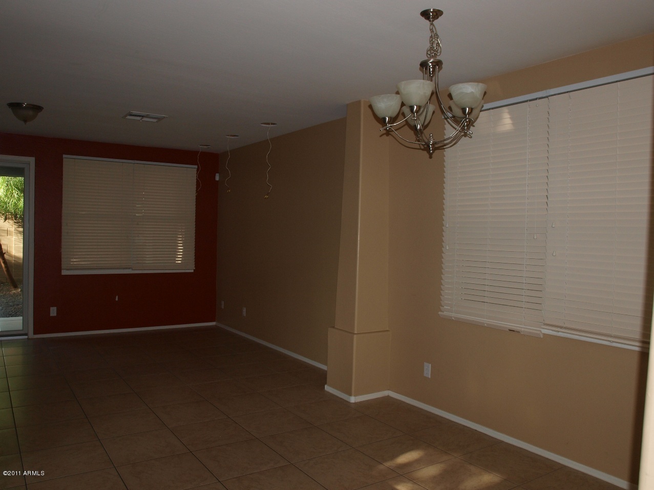 2349 East Fraktur Road Phoenix, AZ 85040 - Photo 2 of 12 Dining & Family Room