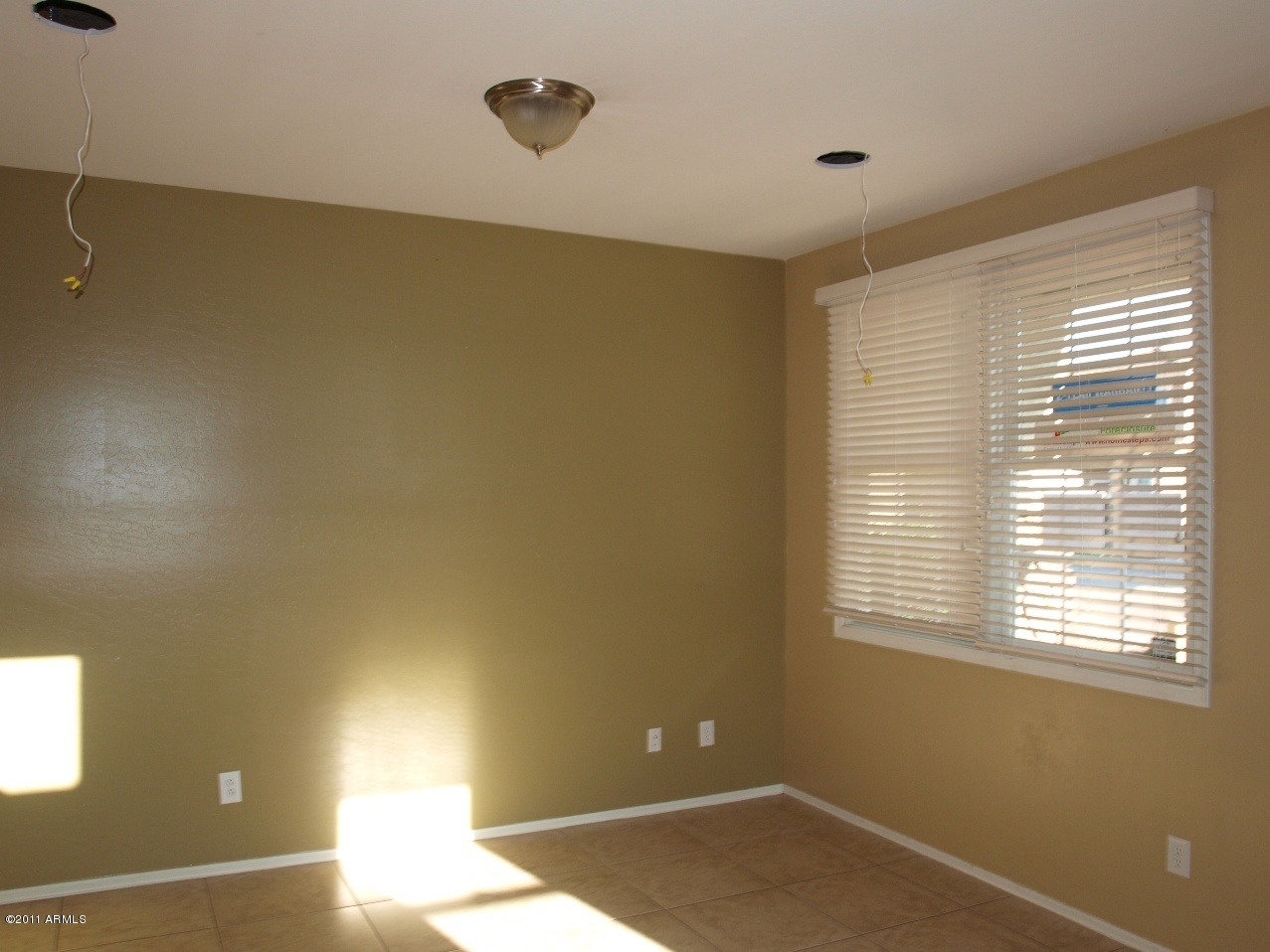 2349 East Fraktur Road Phoenix, AZ 85040 - Photo 3 of 12 Living Room