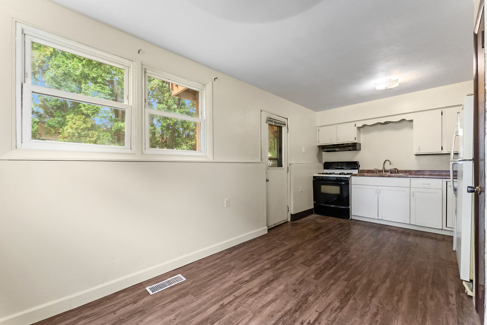 1109 8th Avenue Silvis, IL 61282 - Photo 10 of 11