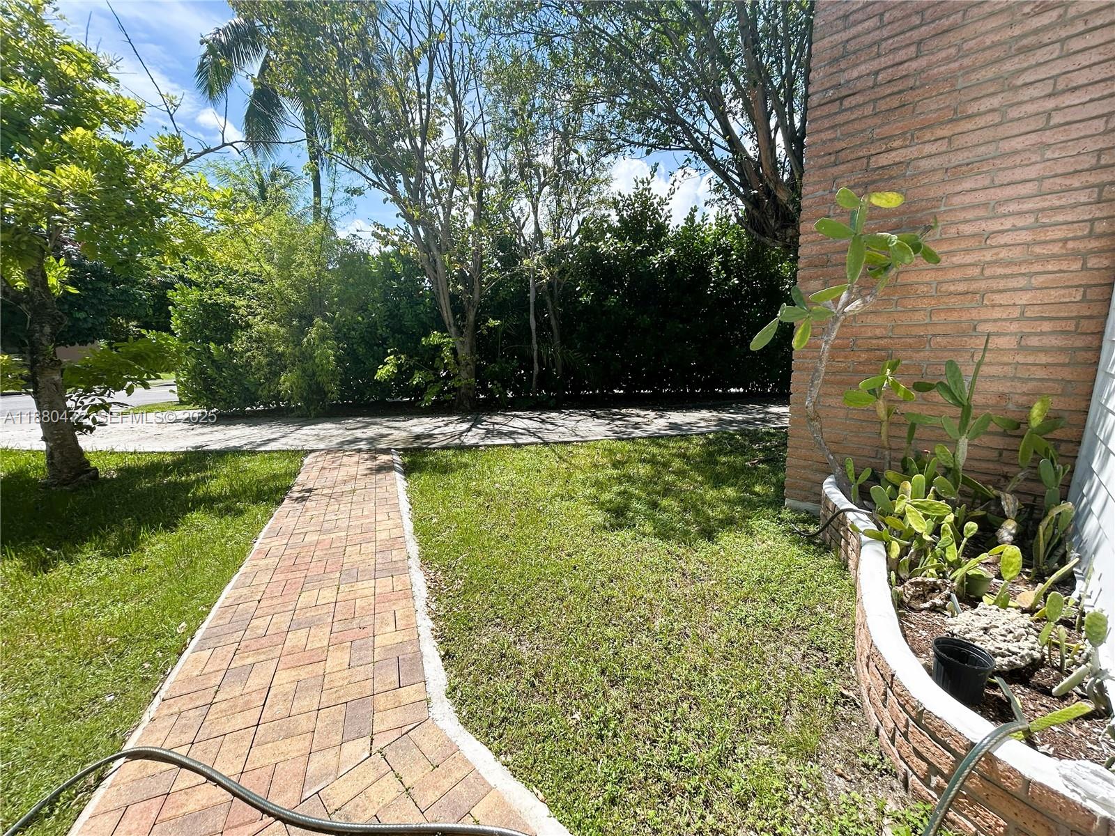 6395 Southwest 42nd Terrace Miami, FL 33155 - Photo 2 of 22 Photo 2