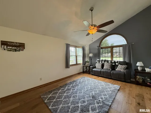 $300,000 | 3175 Buckingham Road, Galesburg, IL 61401