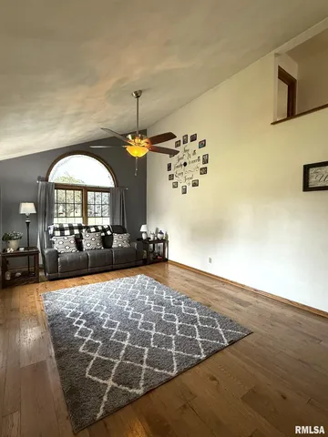 $300,000 | 3175 Buckingham Road, Galesburg, IL 61401