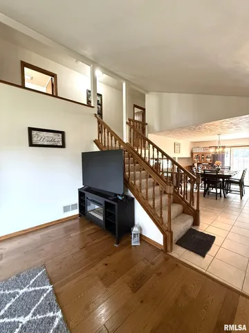 $300,000 | 3175 Buckingham Road, Galesburg, IL 61401