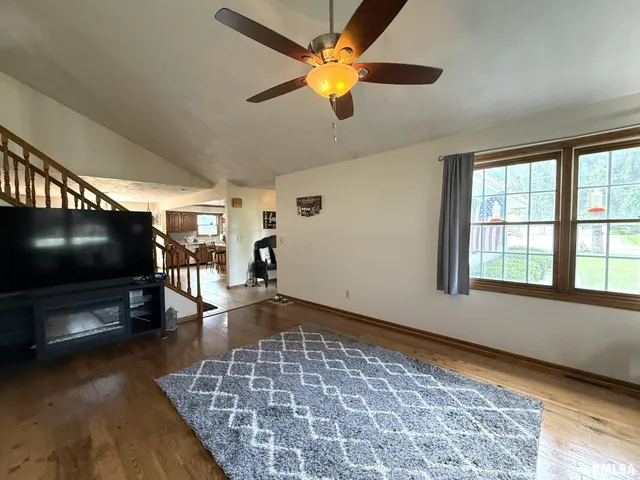 $300,000 | 3175 Buckingham Road, Galesburg, IL 61401