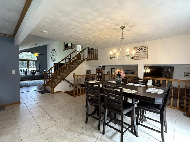 $300,000 | 3175 Buckingham Road, Galesburg, IL 61401