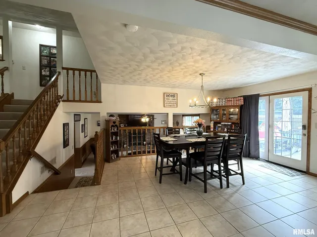 $300,000 | 3175 Buckingham Road, Galesburg, IL 61401