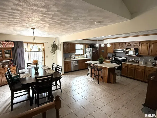 $290,000 | 3175 Buckingham Road, Galesburg, IL 61401