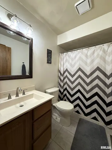 $290,000 | 3175 Buckingham Road, Galesburg, IL 61401