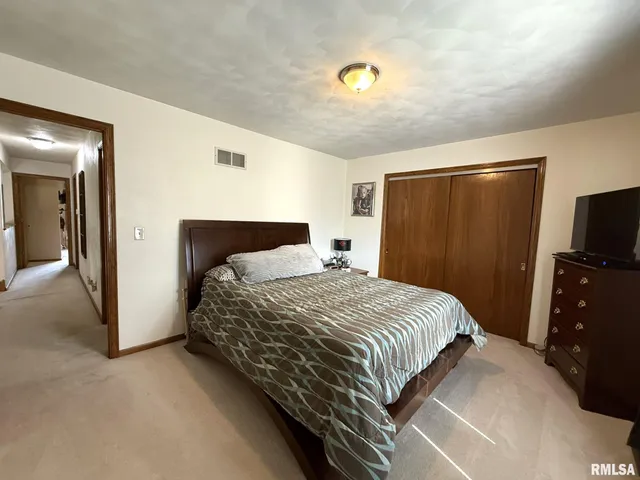 $300,000 | 3175 Buckingham Road, Galesburg, IL 61401