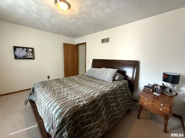 $300,000 | 3175 Buckingham Road, Galesburg, IL 61401