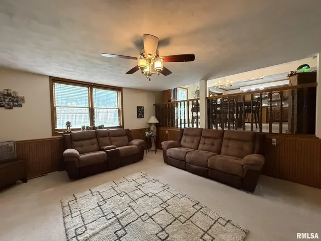 $300,000 | 3175 Buckingham Road, Galesburg, IL 61401