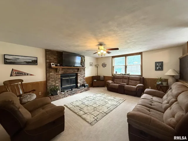 $300,000 | 3175 Buckingham Road, Galesburg, IL 61401