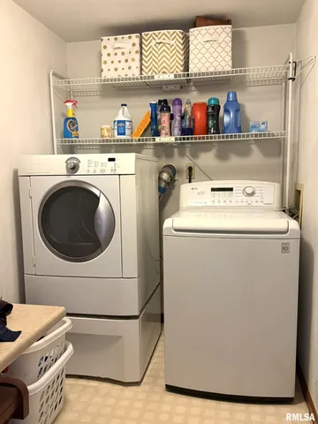 $300,000 | 3175 Buckingham Road, Galesburg, IL 61401