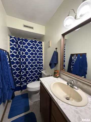 $300,000 | 3175 Buckingham Road, Galesburg, IL 61401