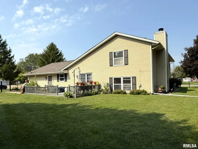 $300,000 | 3175 Buckingham Road, Galesburg, IL 61401