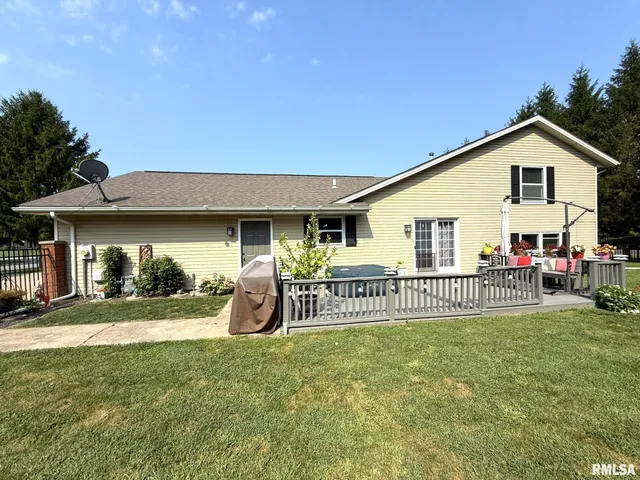 $300,000 | 3175 Buckingham Road, Galesburg, IL 61401