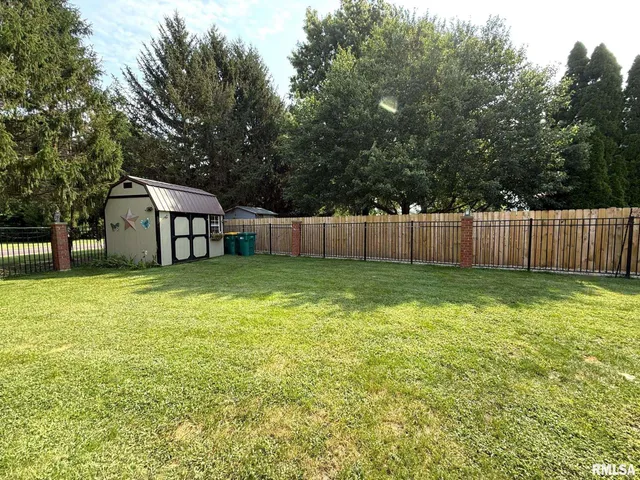 $300,000 | 3175 Buckingham Road, Galesburg, IL 61401