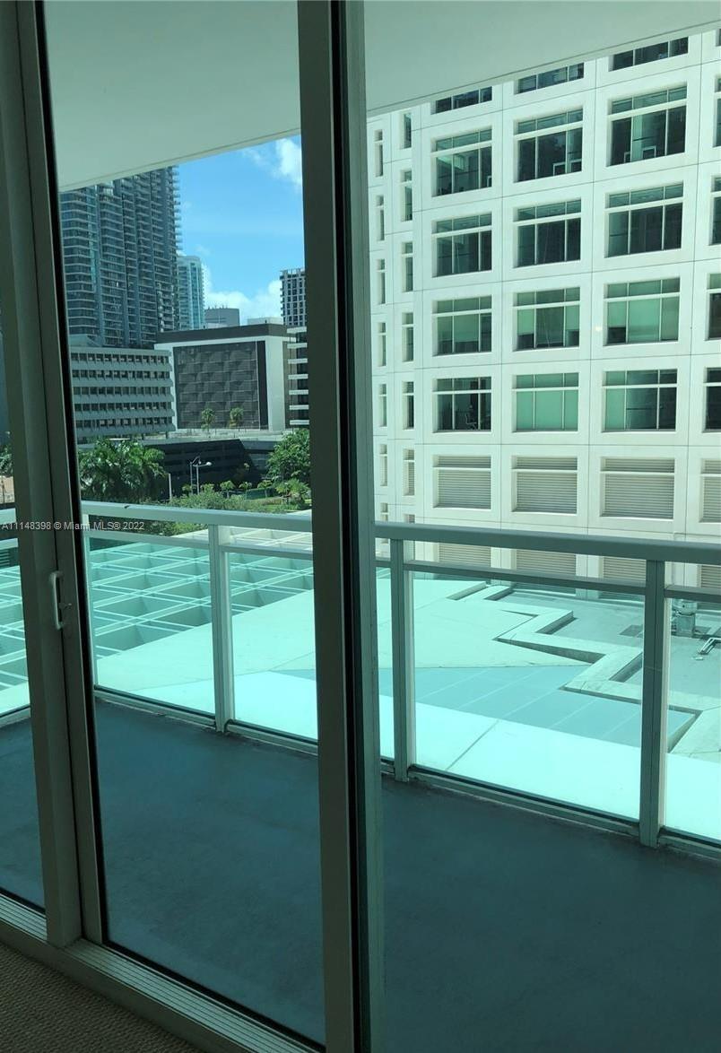 950 Brickell Bay Drive, Unit 602 Miami, FL 33131 - Photo 18 of 20 a view of a balcony