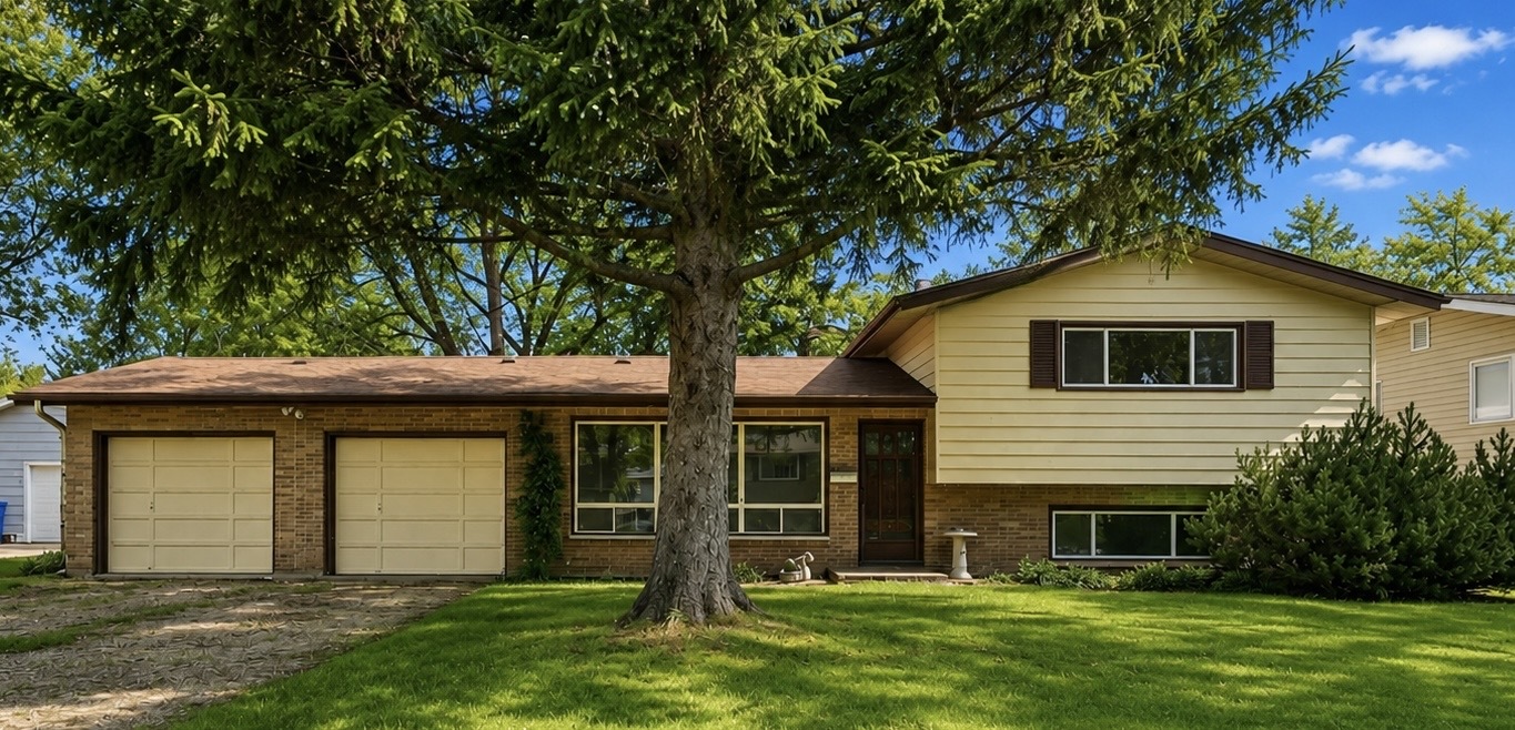 641 Clover Road Wauconda, IL 60084 - Photo 1 of 35 Gallery Image 1