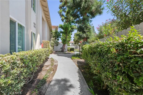 $3,050 | 18225 Kingsdale Avenue, Unit 212, Redondo Beach, CA 90278