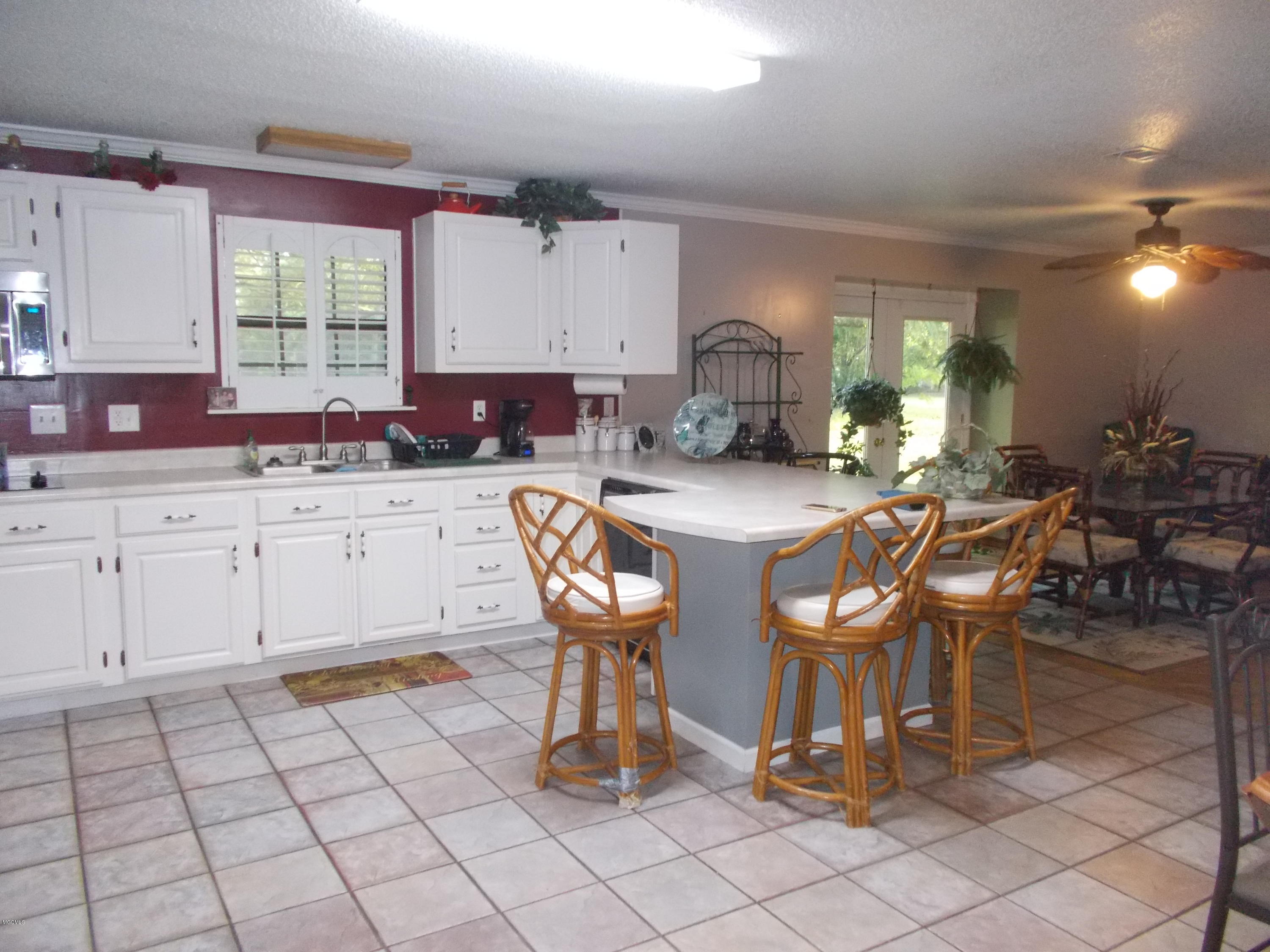 15301 Big Ridge Road Biloxi, MS 39532 - Photo 11 of 20 Kitchen Bar & Keeping Area
