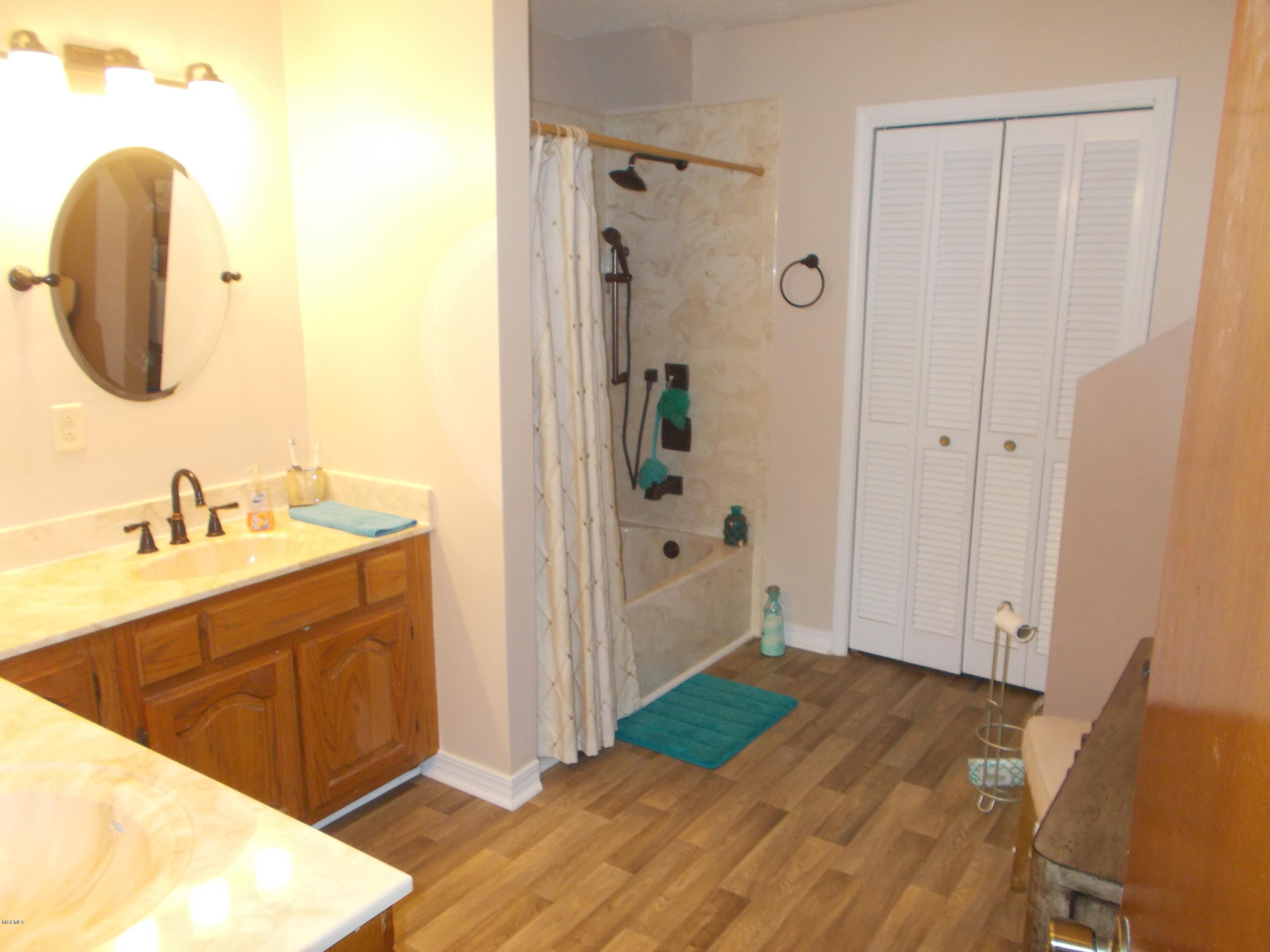 15301 Big Ridge Road Biloxi, MS 39532 - Photo 15 of 20 Large Master Bath