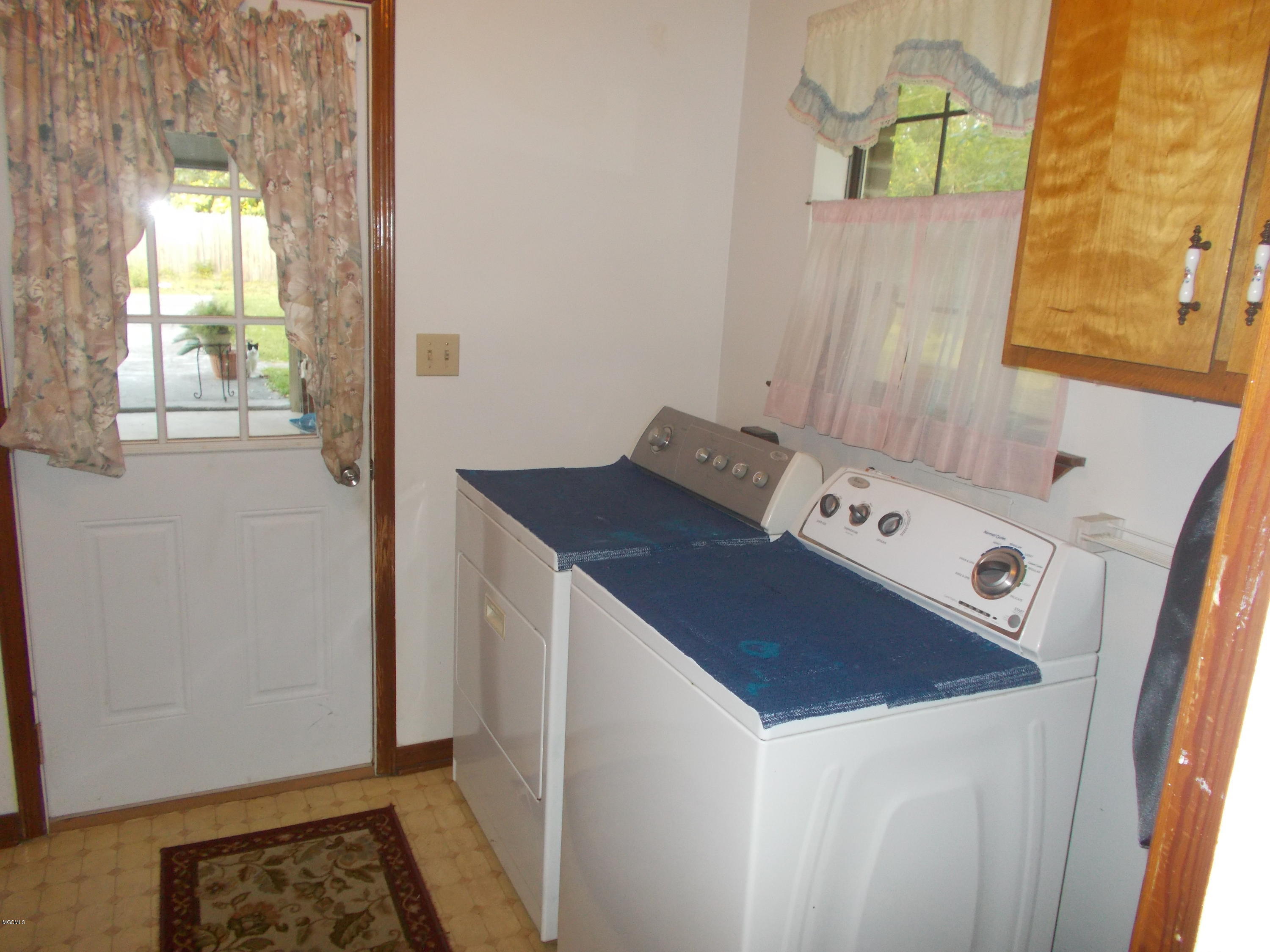 15301 Big Ridge Road Biloxi, MS 39532 - Photo 20 of 20 Inside Laundry Utility Rm.