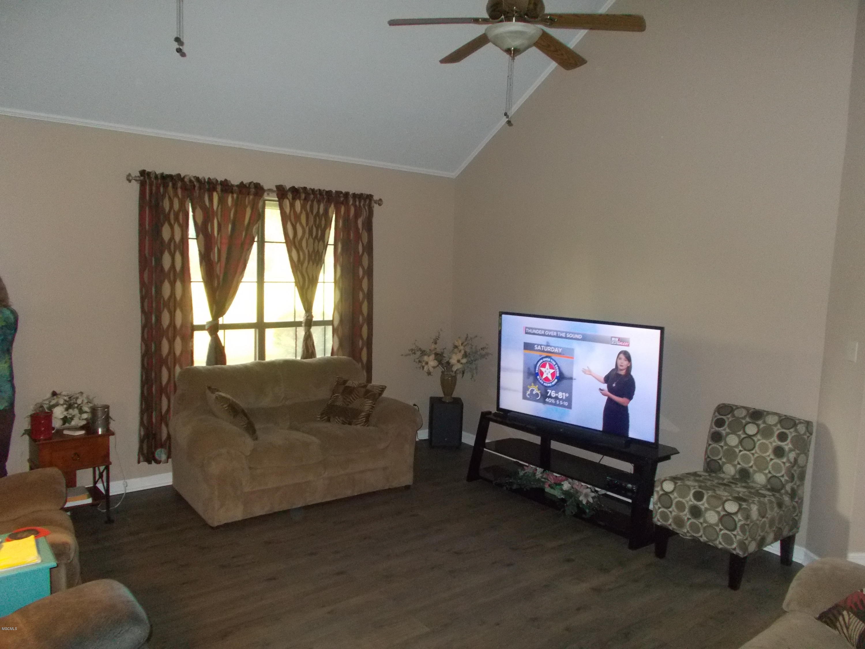 15301 Big Ridge Road Biloxi, MS 39532 - Photo 10 of 20 Trudy E Sunken Liv Rm