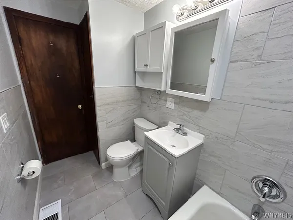 $1,975 | 128 Bannard Avenue, Tonawanda, NY 14150