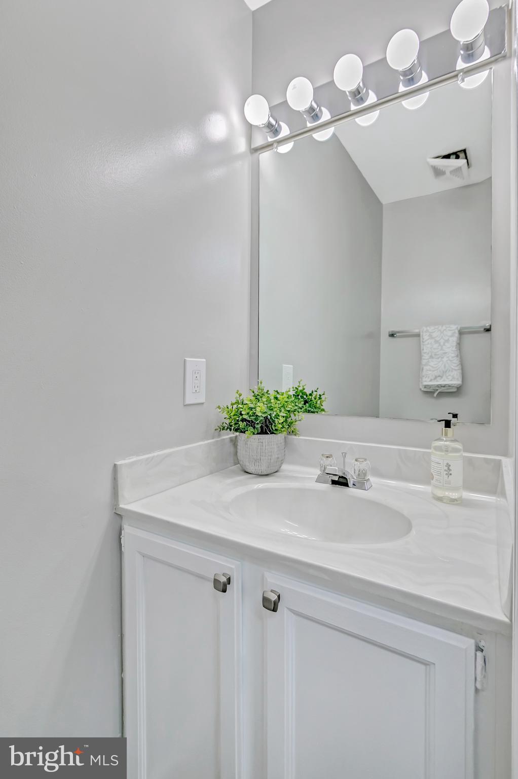 8479 Springfield Oaks Drive Springfield, VA 22153 - Photo 16 of 39 Gallery Image 16