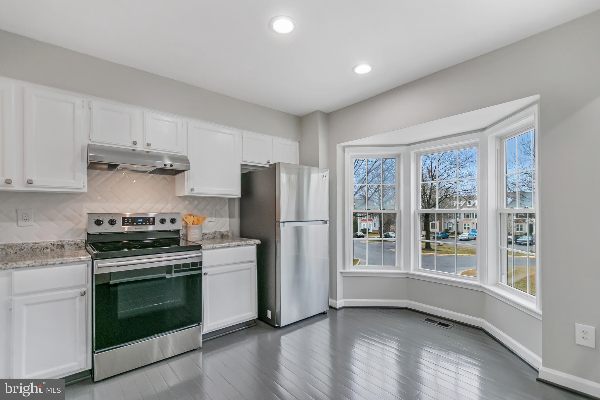 8479 Springfield Oaks Drive Springfield, VA 22153 - Photo 6 of 39 Gallery Image 6