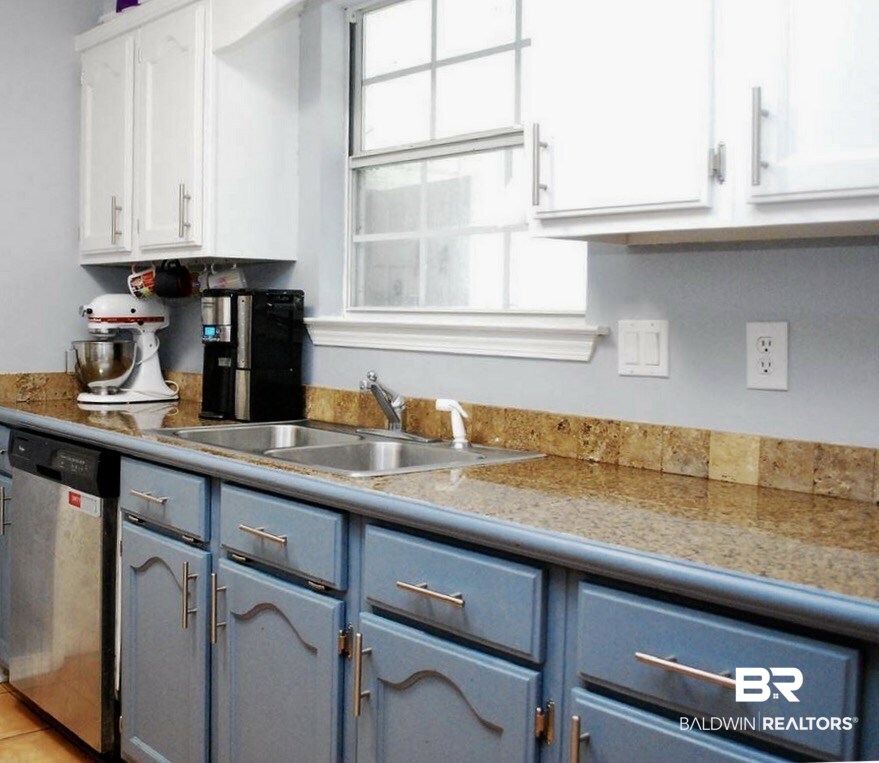 208 Maplewood Loop Daphne, AL 36526 - Photo 3 of 10 Kitchen