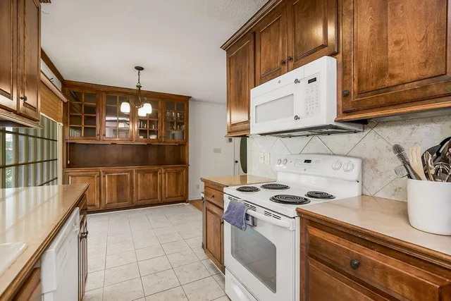 $290,000 | 6719 North Bellefontaine Avenue, Gladstone, MO 64119