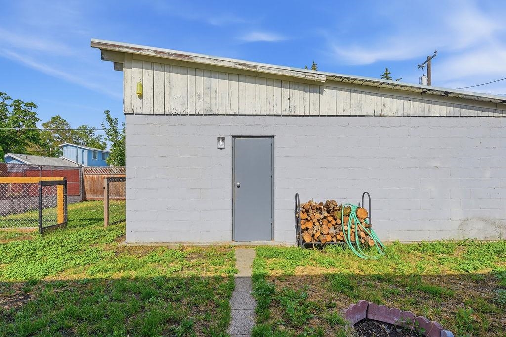 3411 North Marguerite Road Millwood, WA 99212 - Photo 17 of 41