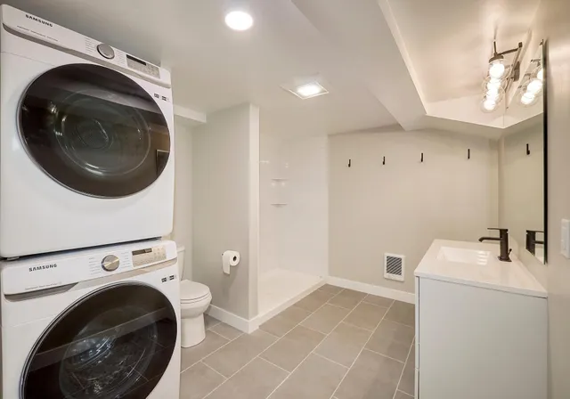 $4,000 | 1708 Southeast Brook Avenue, Minneapolis, MN 55414