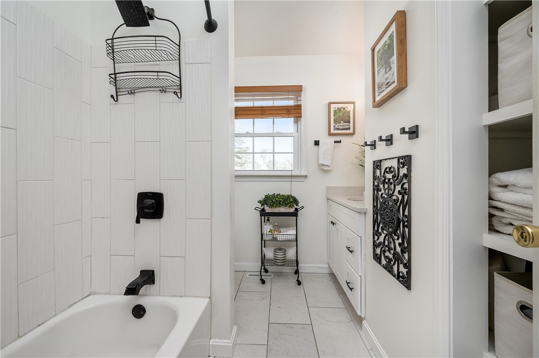 204 Shady Valley Road Coventry, RI 02816 - Photo 17 of 48 2nd floor full bath