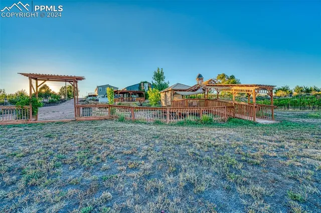 a view of a house with a backyard