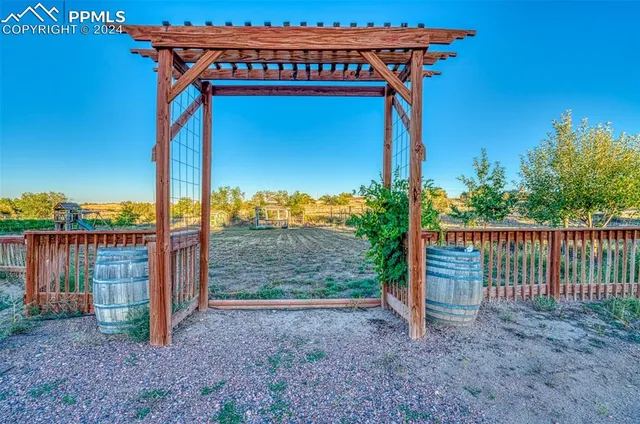 a view of a workspace with furniture