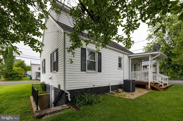 $279,900 | 220 Mechanic Street, Luray, VA 22835