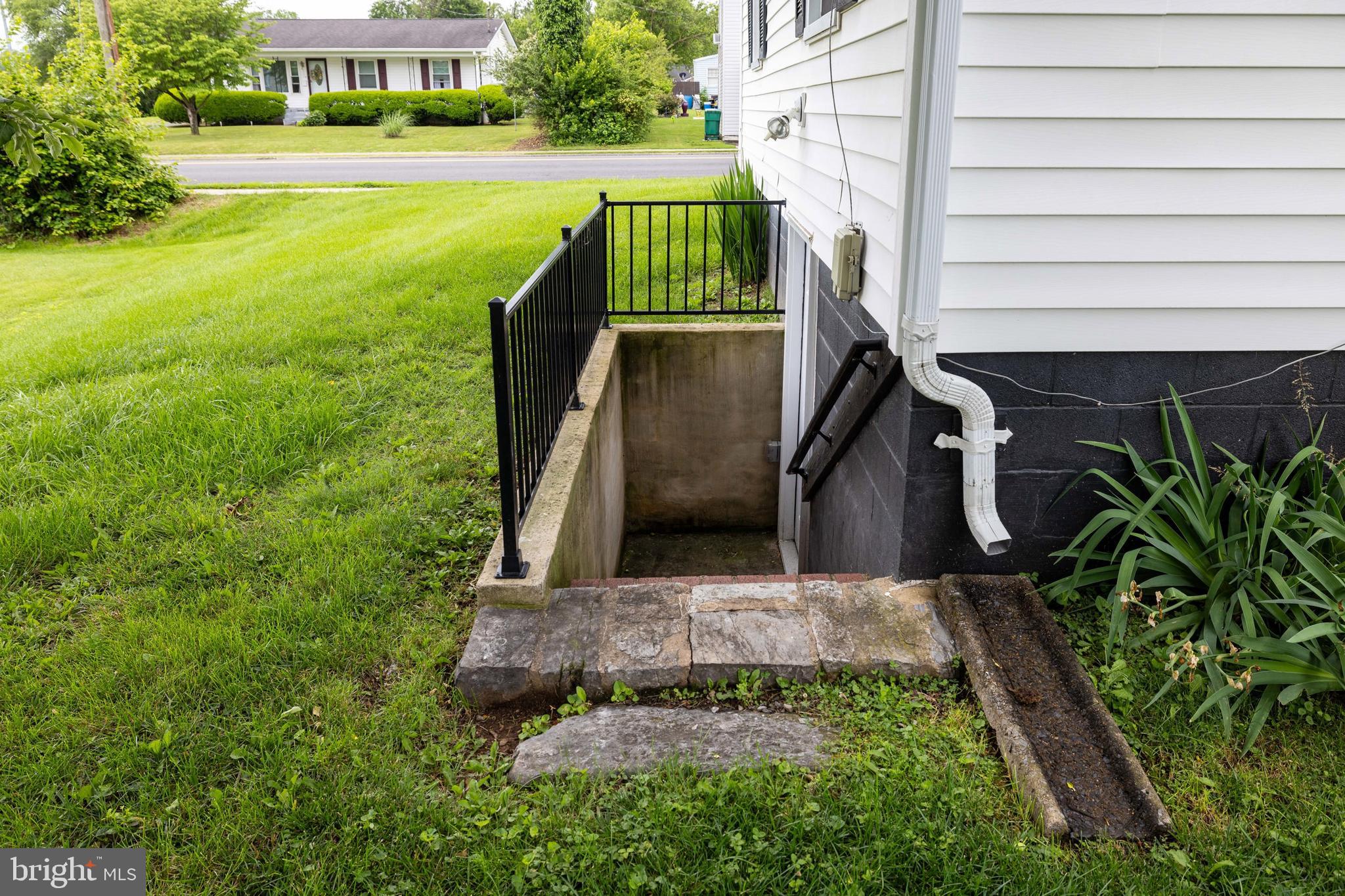 220 Mechanic Street Luray, VA 22835 - Photo 42 of 45 a backyard of a house with lots of green space