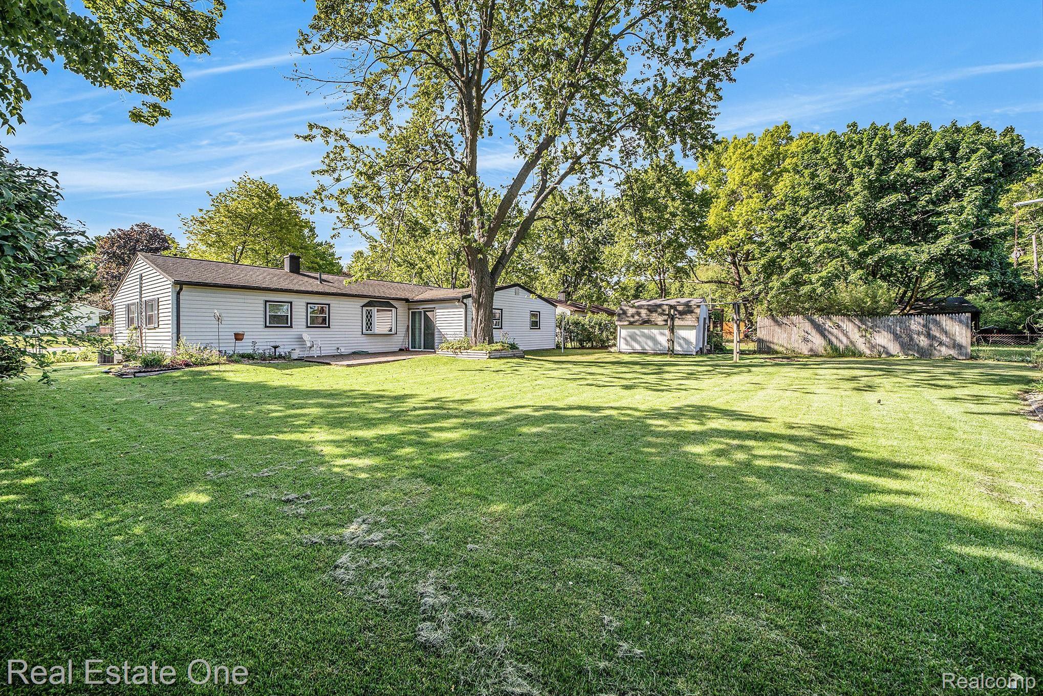 2551 Toby Road Lake Orion, MI 48359 - Photo 7 of 26 017A5138.jpg