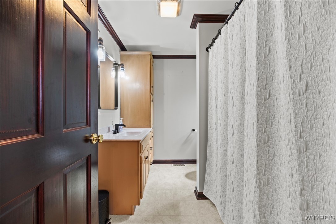 13861 Sanders Hill Road Holland, NY 14145 - Photo 15 of 43