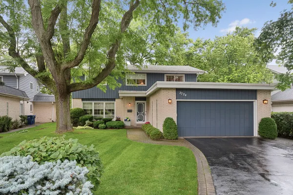 $1,050,000 | 2724 Old Glenview Road, Wilmette, IL 60091