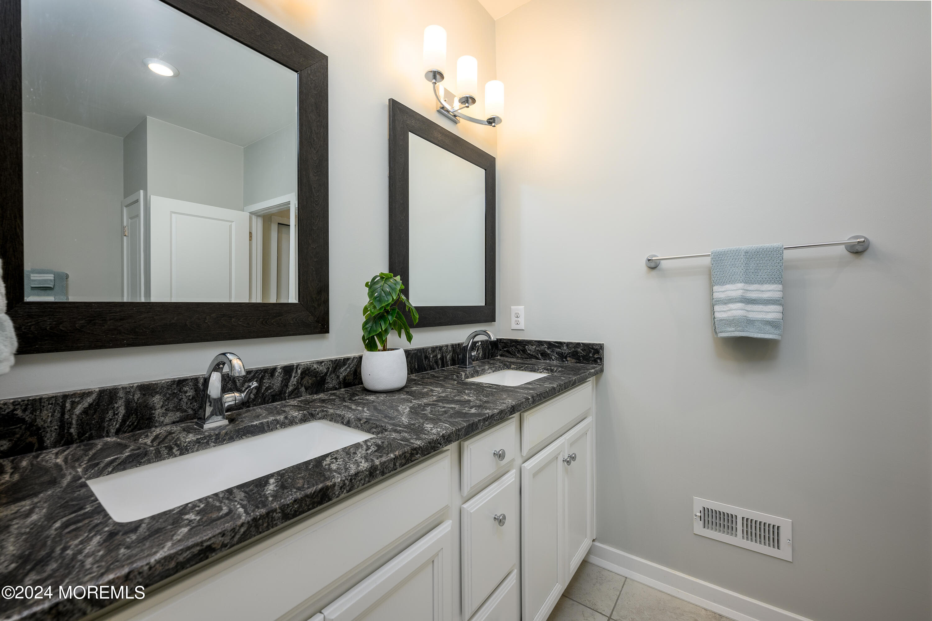 22 Chepstow Road New Egypt, NJ 08533 - Photo 21 of 37 22 Chepstow Rd (31 of 39)